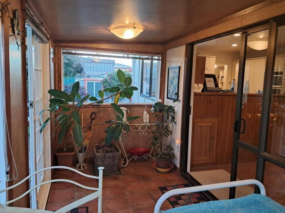 Secret Cottage Waitara Bagian luar foto